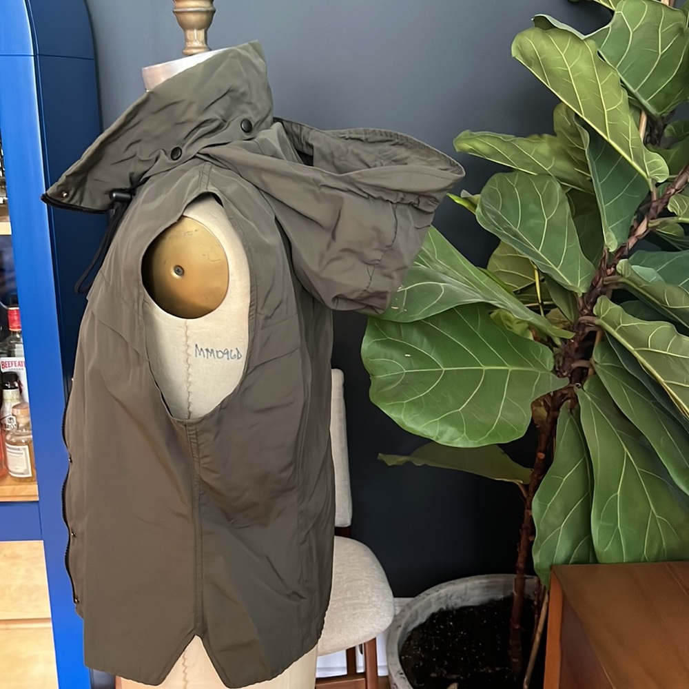 Jones New York Tech Active Vest With hidden hood in collar - Picture 3 of 9